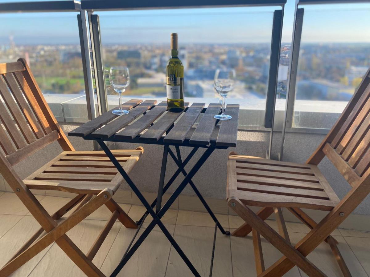 Fantastic View From The 20Th Floor Apartment Bratislava Exterior foto
